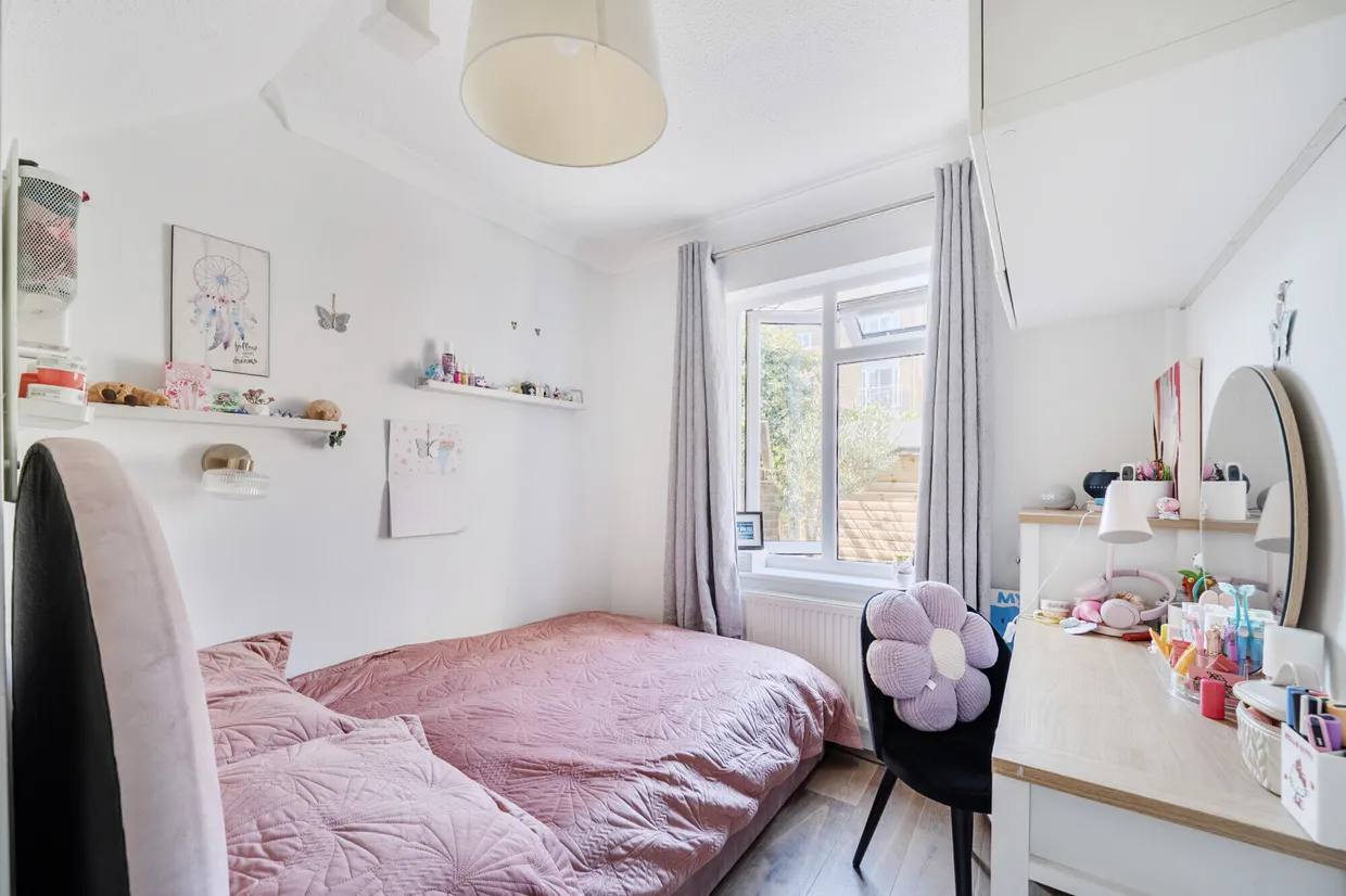 Chichester Way, London, E14 photo 8