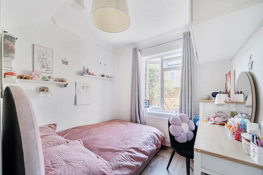 Chichester Way, London, E14 photo 8
