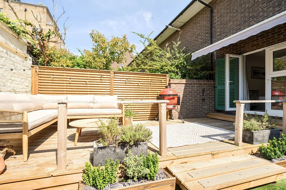 Chichester Way, London, E14 photo 14