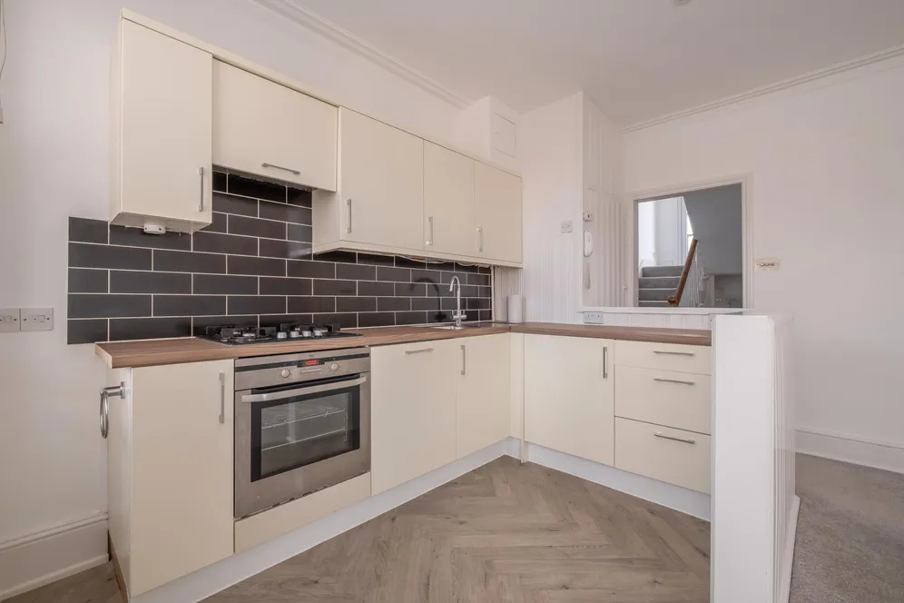 Burstock Road, London, SW15 photo 2