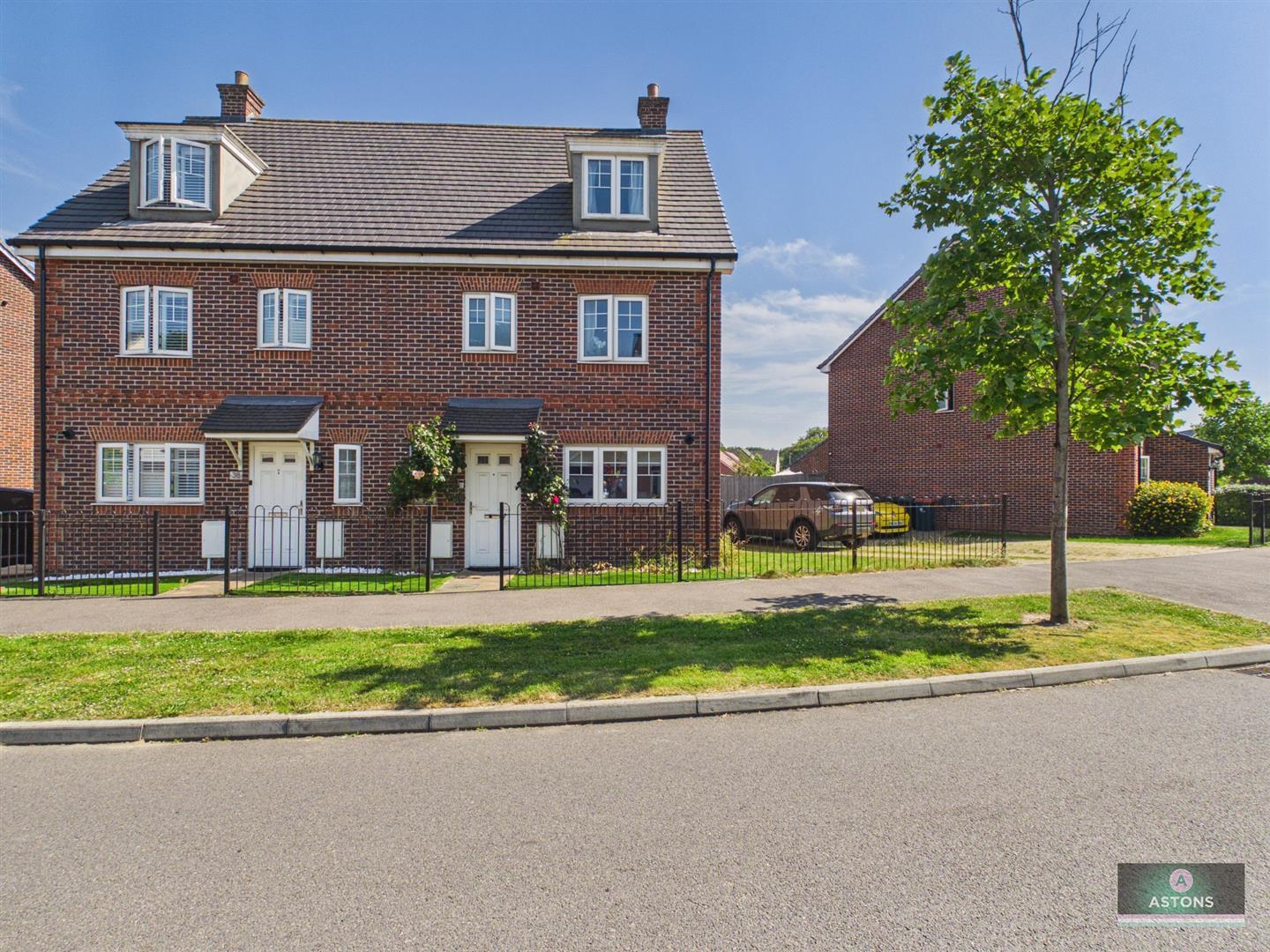 Foxglove Drive, Crawley Image 1