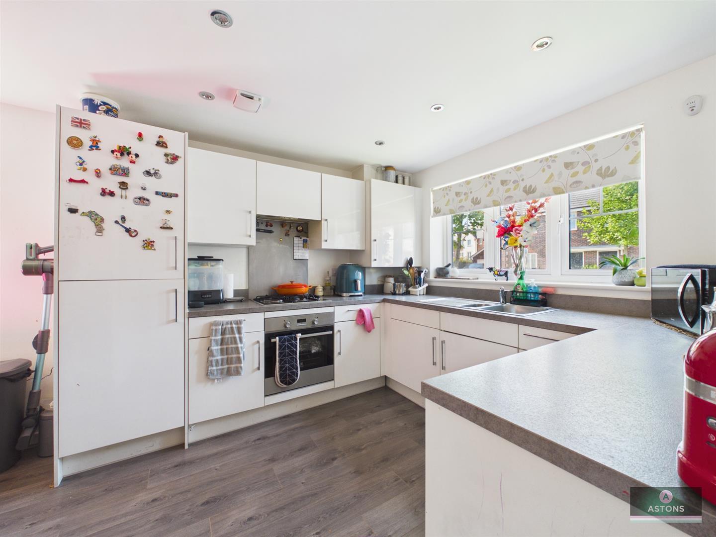 Foxglove Drive, Crawley Image 2