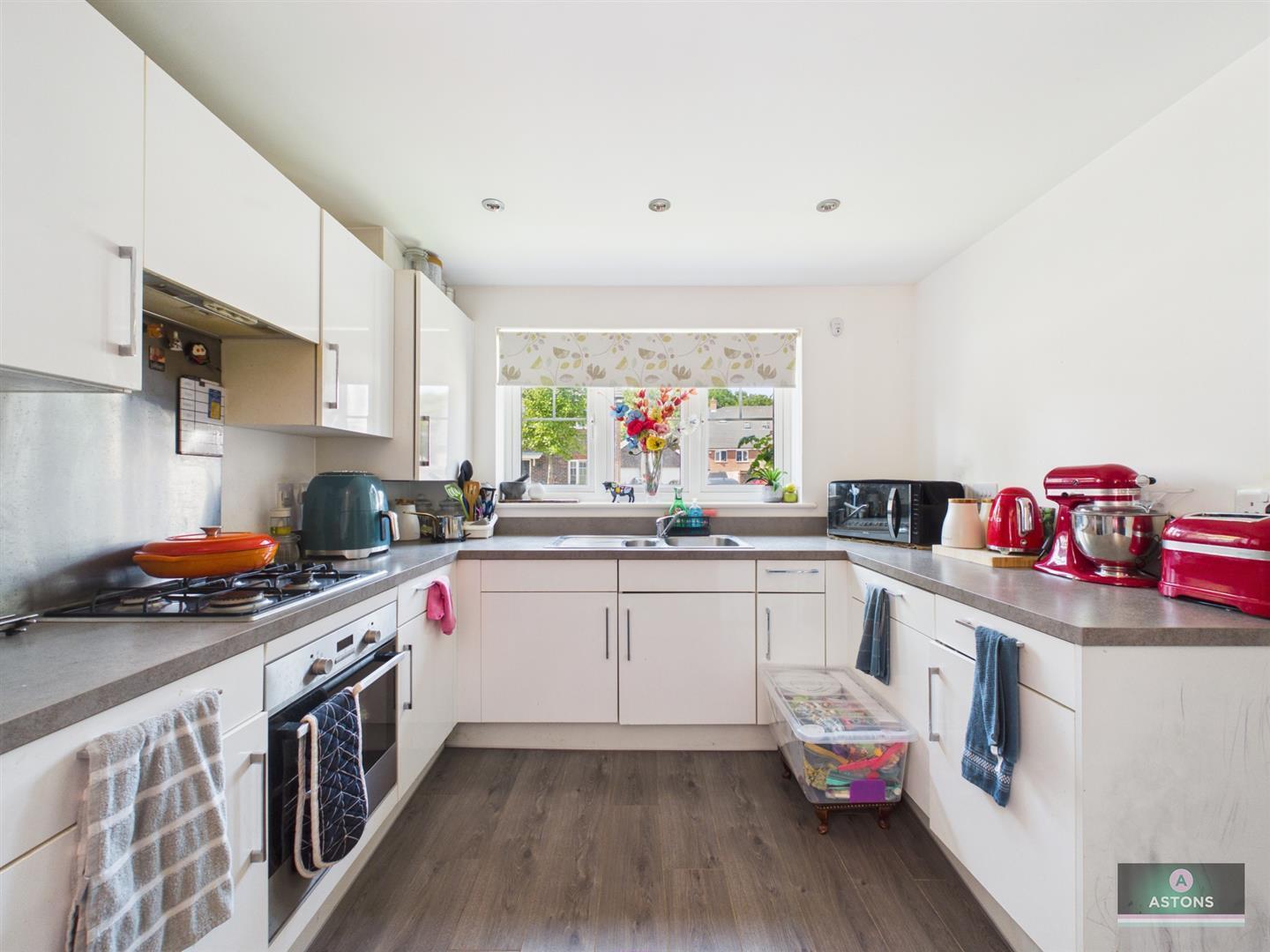 Foxglove Drive, Crawley Image 4