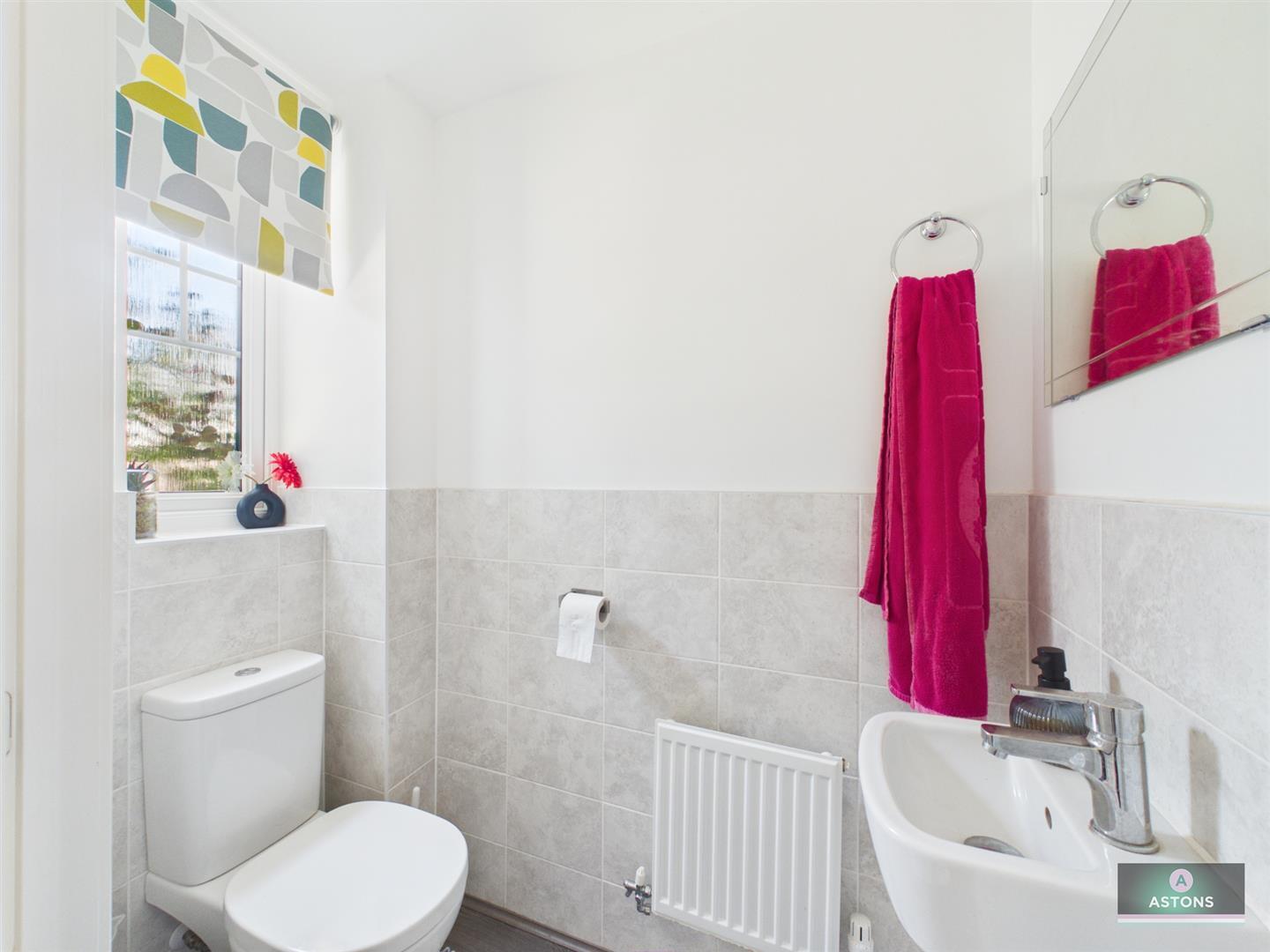 Foxglove Drive, Crawley Image 5