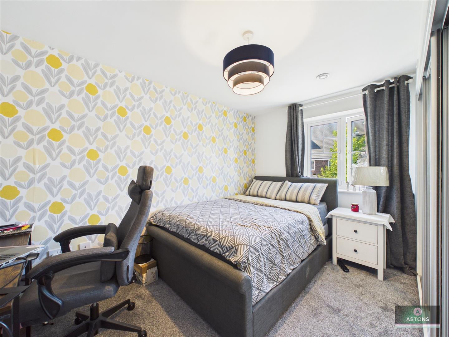 Foxglove Drive, Crawley Image 8