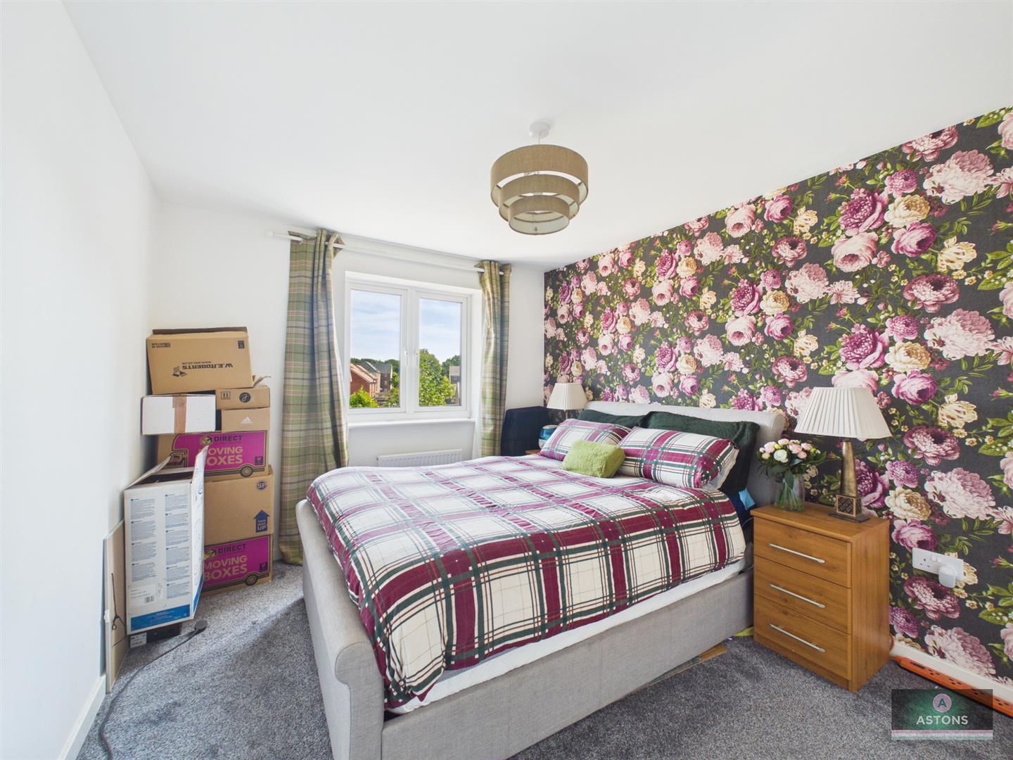 Foxglove Drive, Crawley Image 9