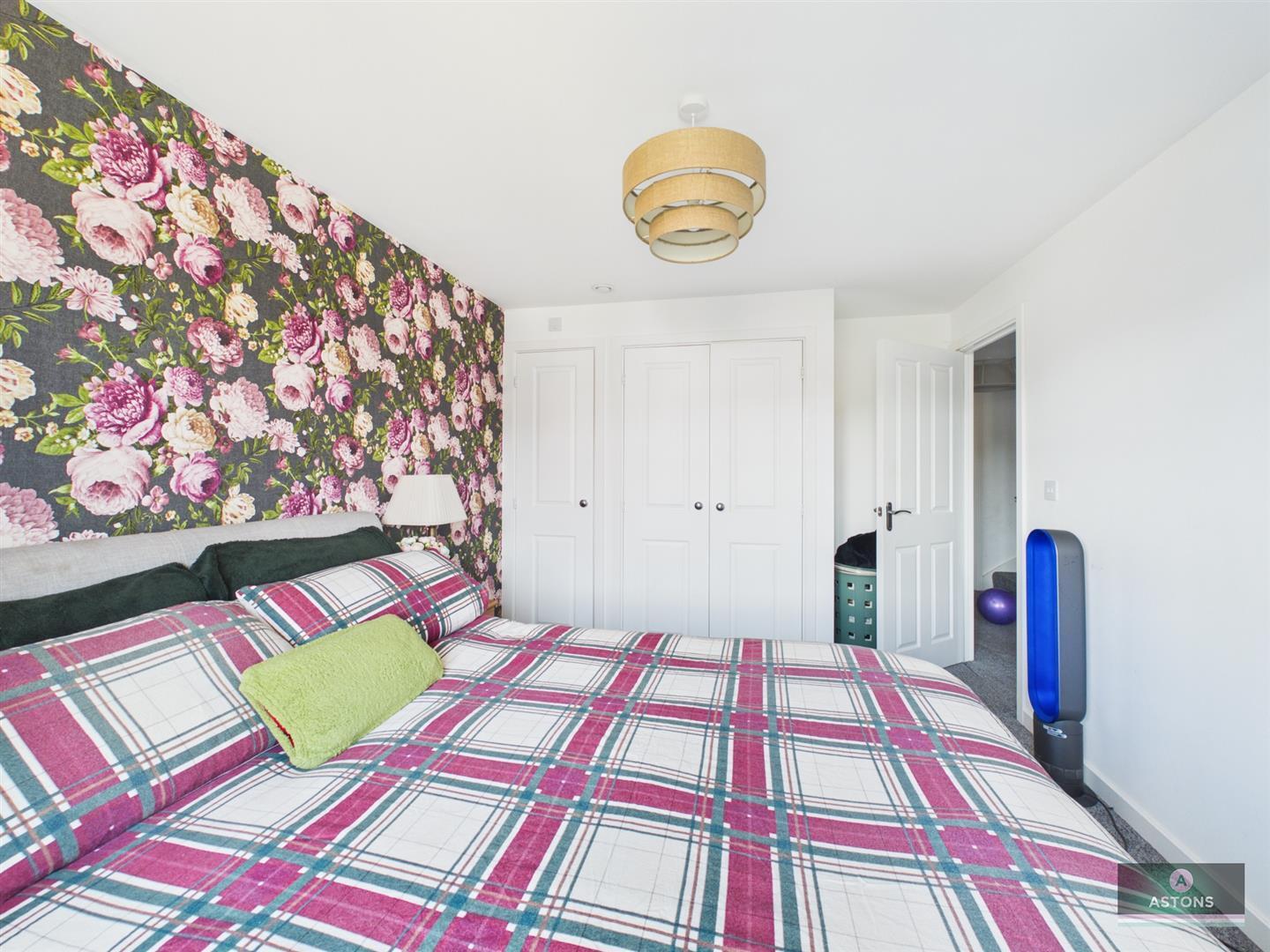 Foxglove Drive, Crawley Image 10