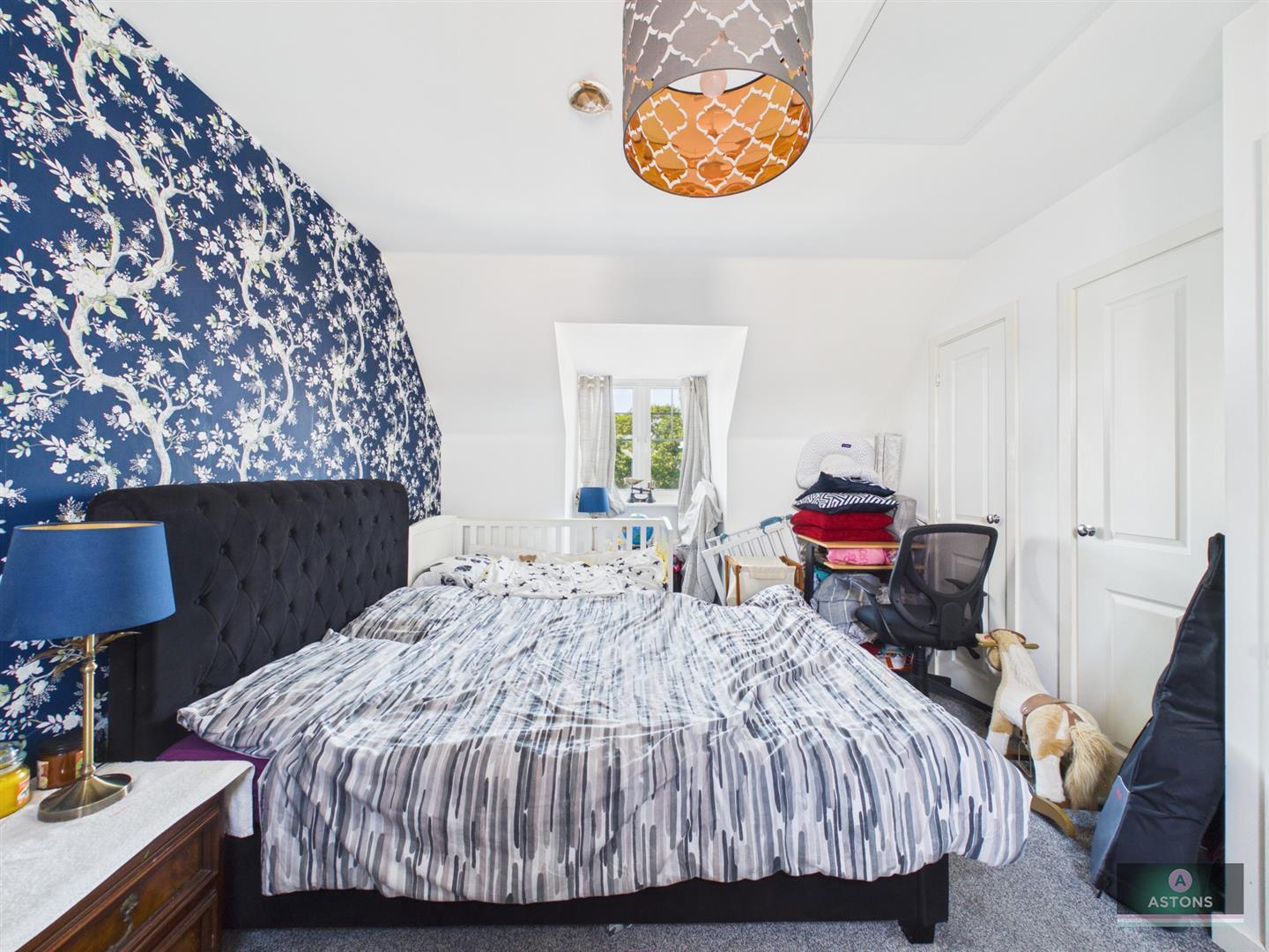 Foxglove Drive, Crawley Image 13