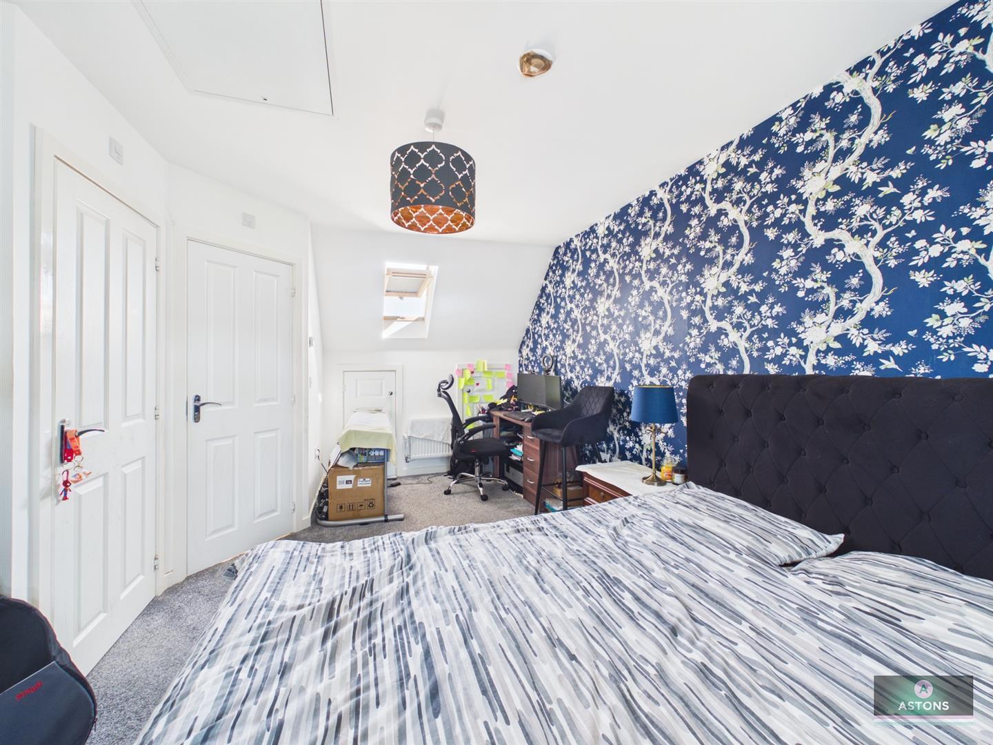 Foxglove Drive, Crawley Image 14