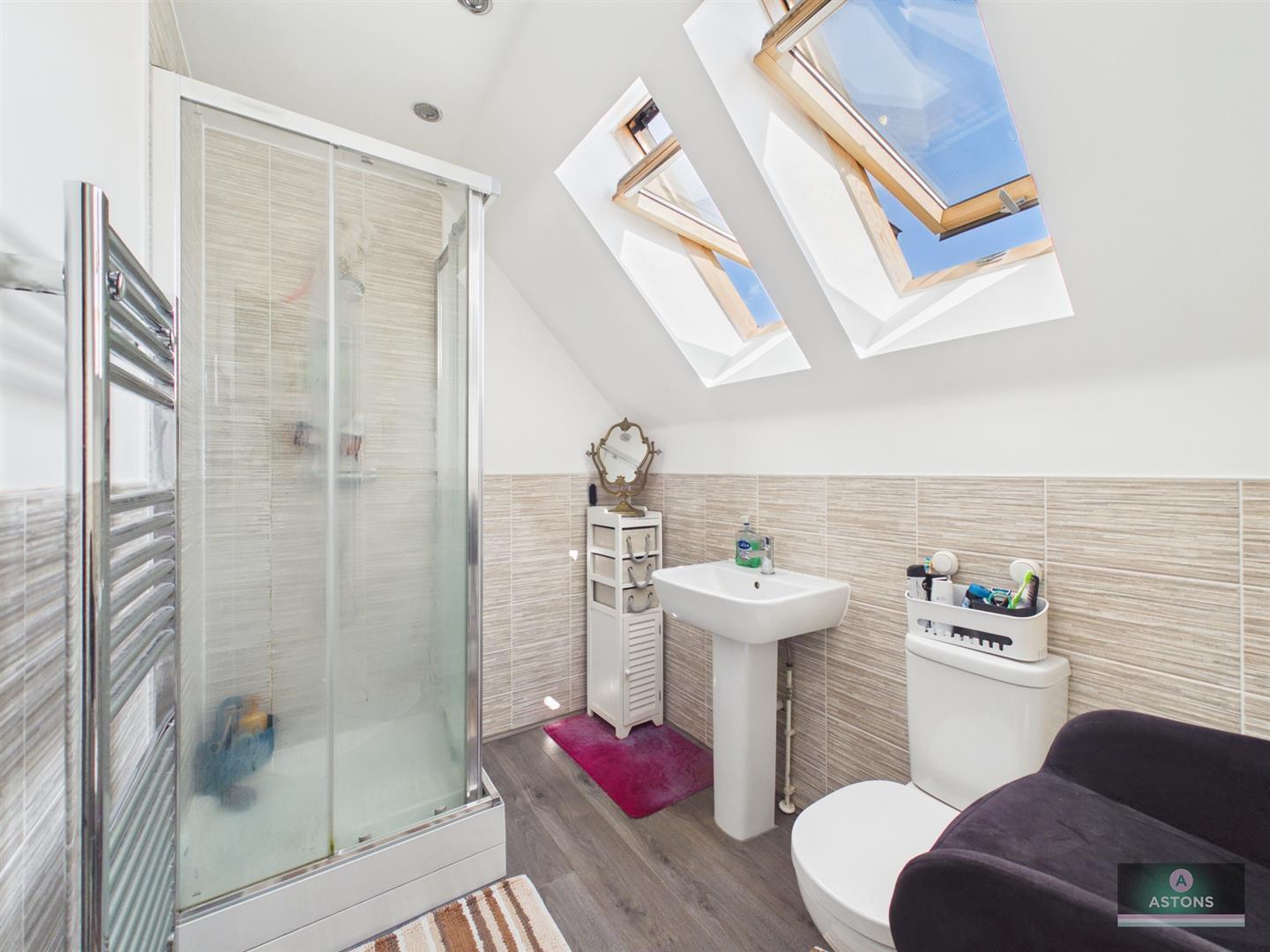 Foxglove Drive, Crawley Image 15
