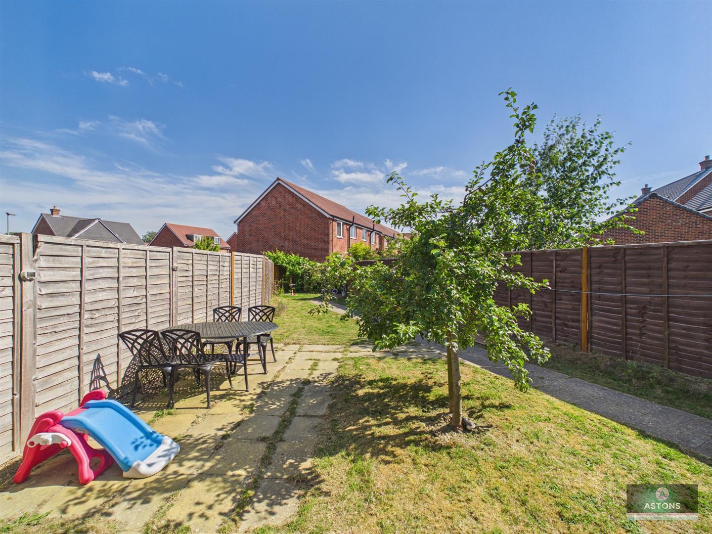 Foxglove Drive, Crawley Image 16