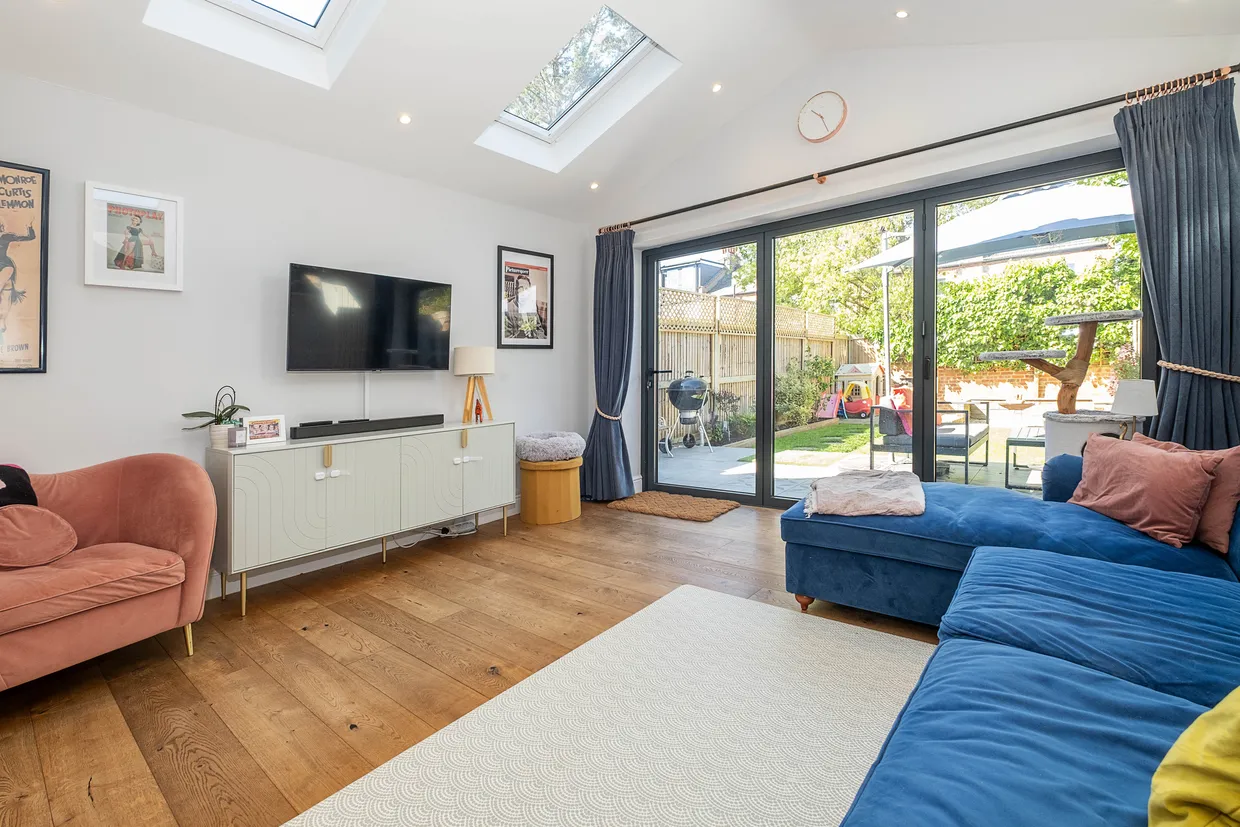 Edna Road, London, SW20 photo 13
