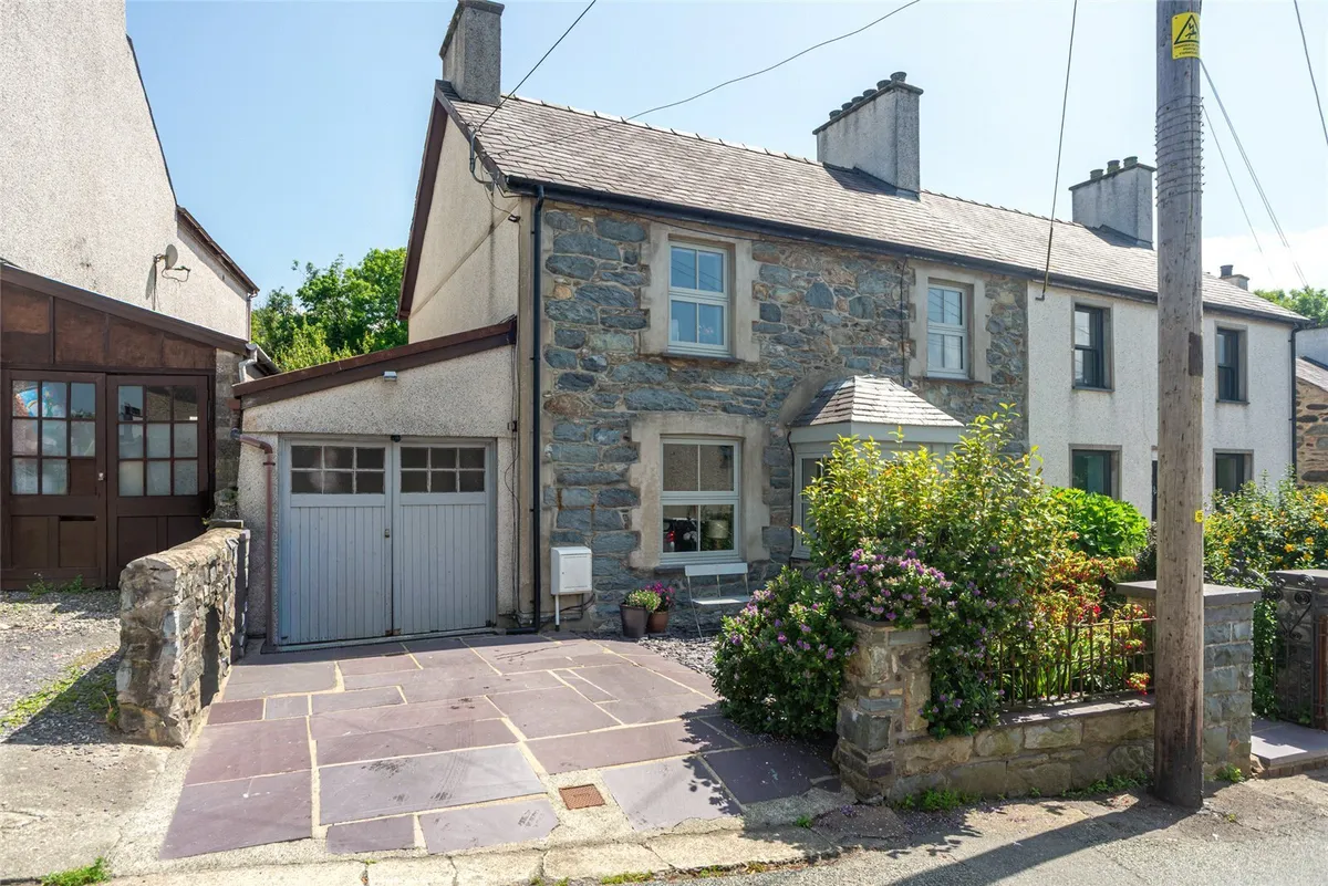 Garneddwen, Bethesda, Bangor, Gwynedd, LL57