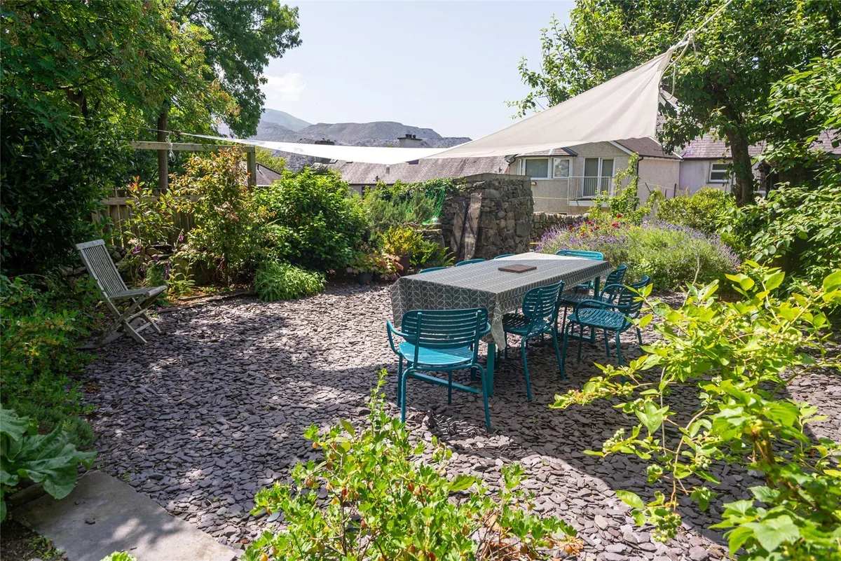 Garneddwen, Bethesda, Bangor, Gwynedd, LL57