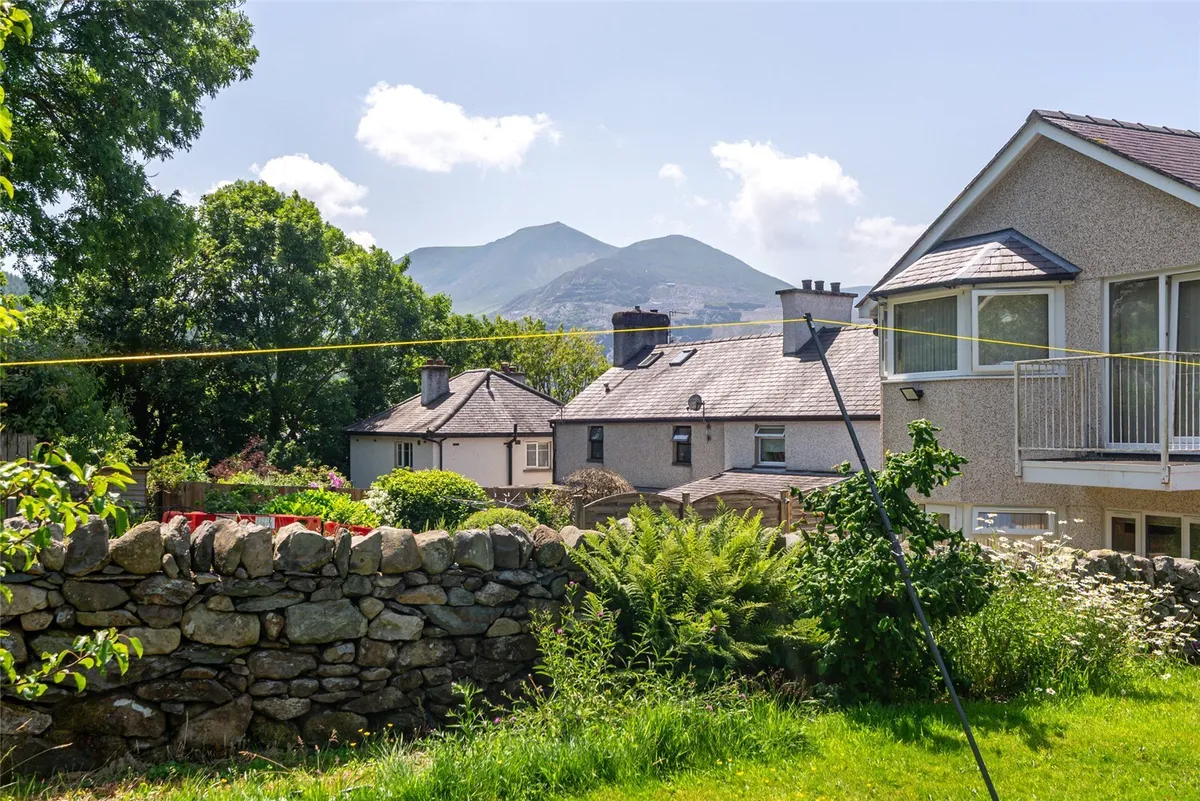 Garneddwen, Bethesda, Bangor, Gwynedd, LL57