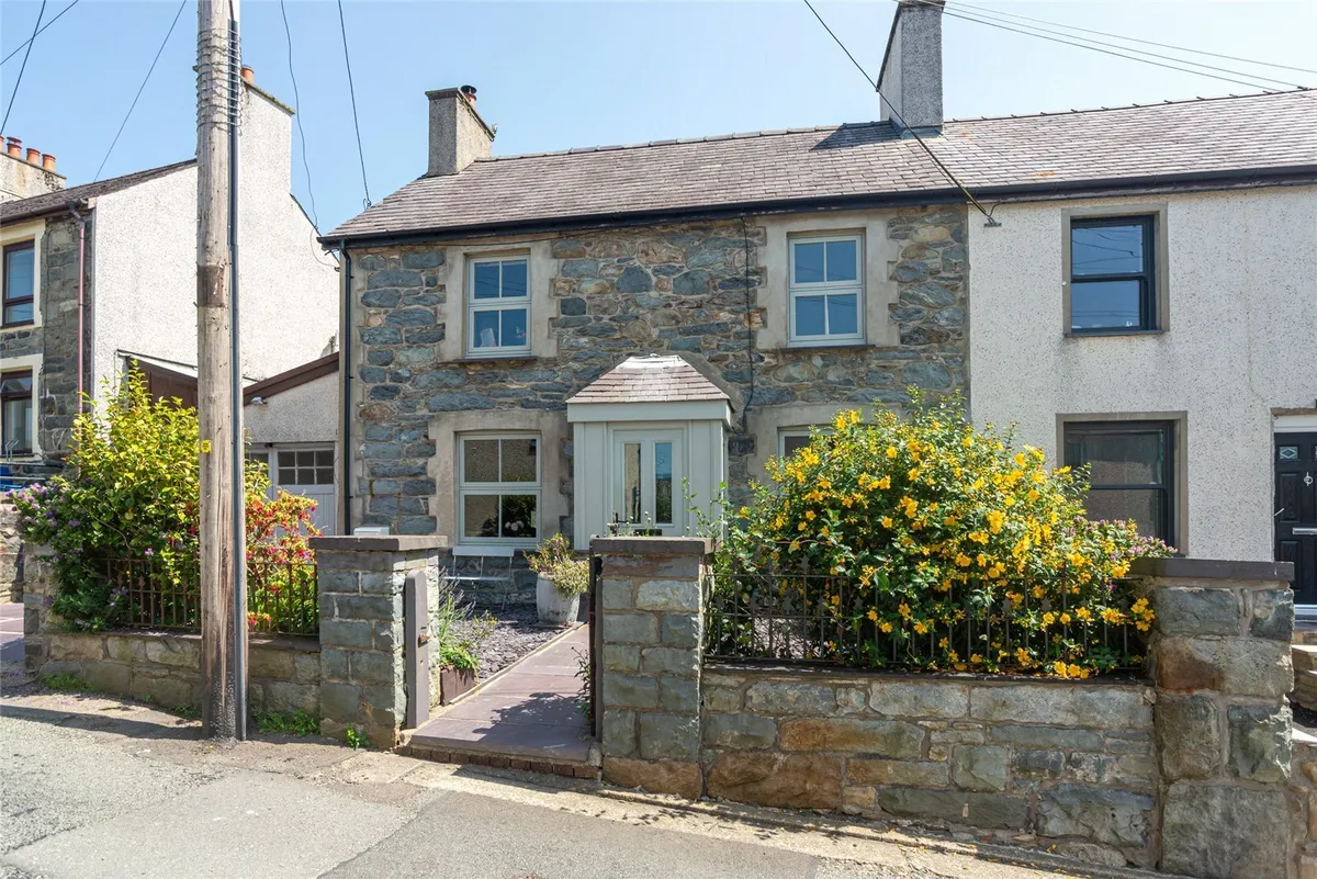 Garneddwen, Bethesda, Bangor, Gwynedd, LL57