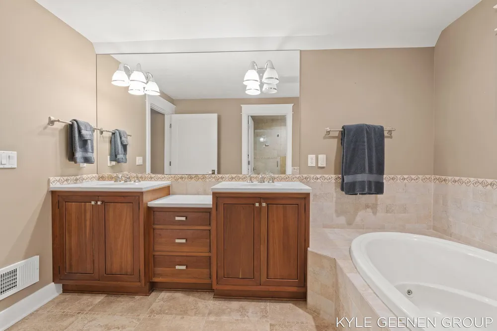 593 Old Macatawa Ct, Holland, MI 49423