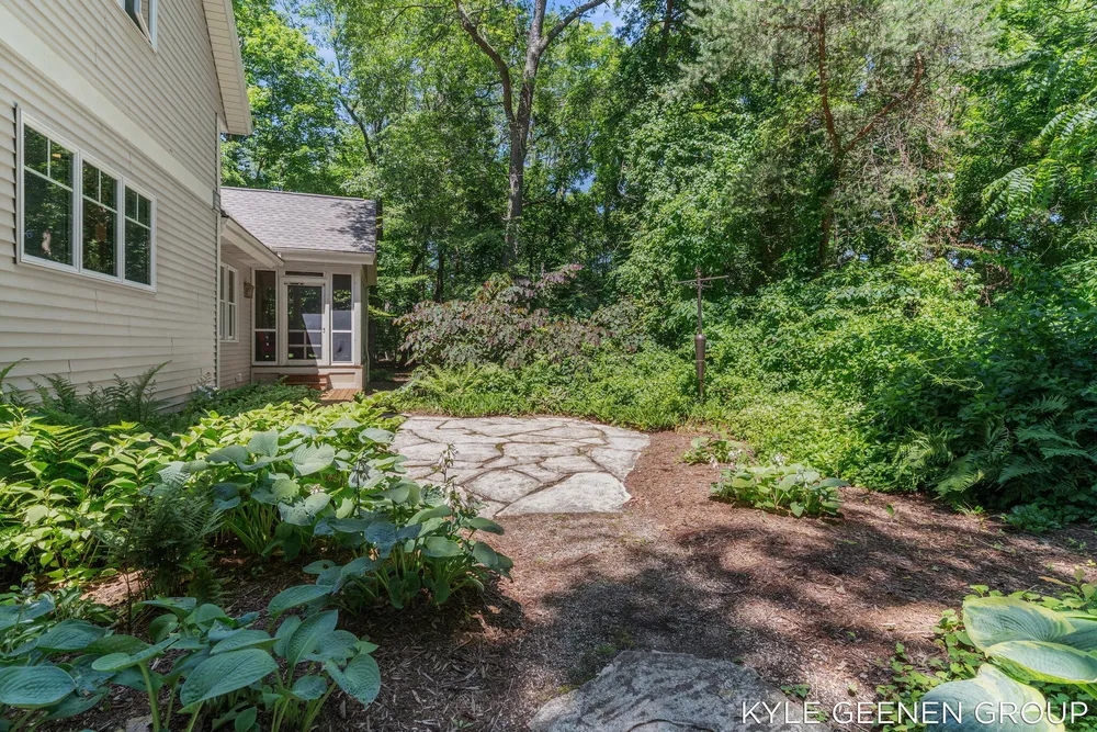 593 Old Macatawa Ct, Holland, MI 49423