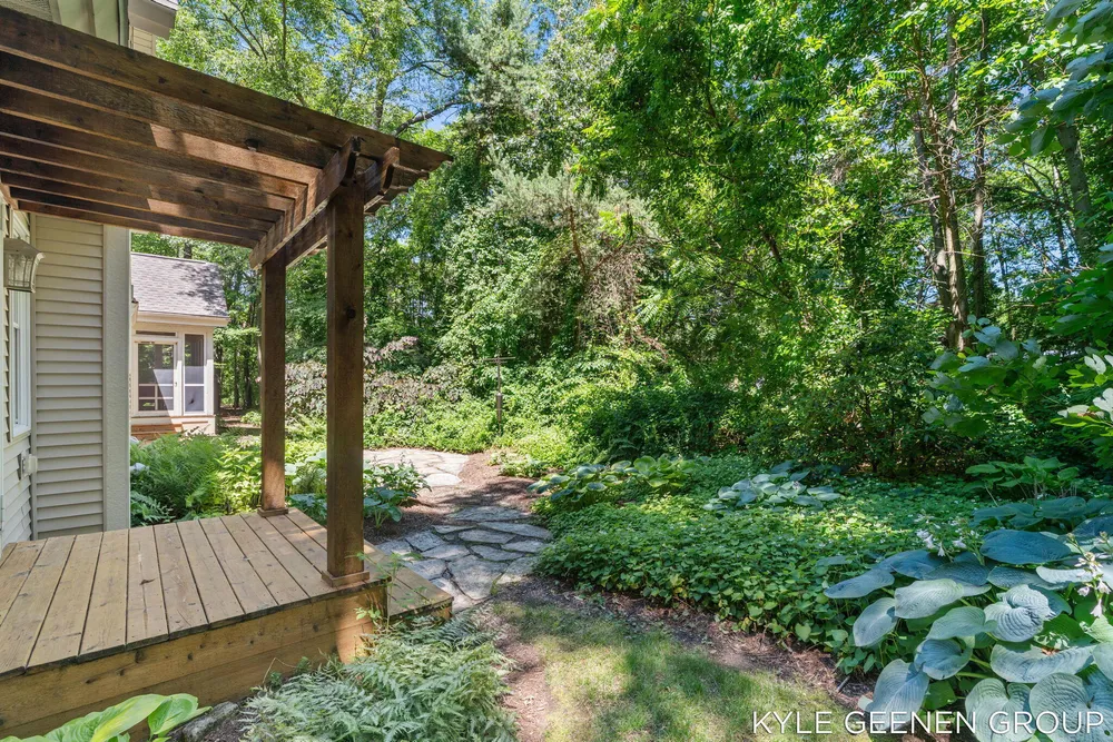 593 Old Macatawa Ct, Holland, MI 49423