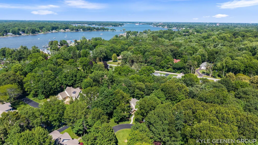 593 Old Macatawa Ct, Holland, MI 49423