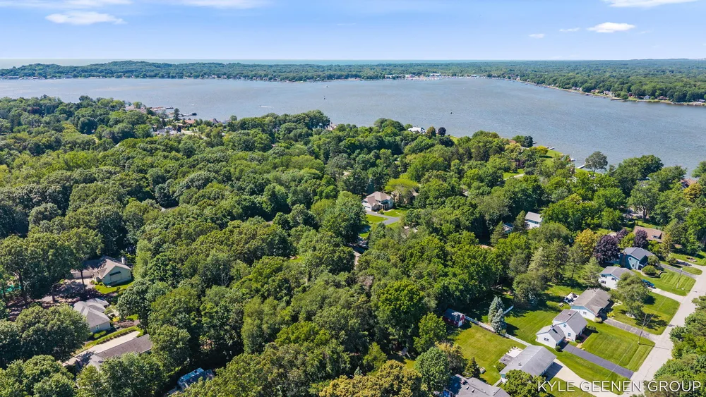 593 Old Macatawa Ct, Holland, MI 49423