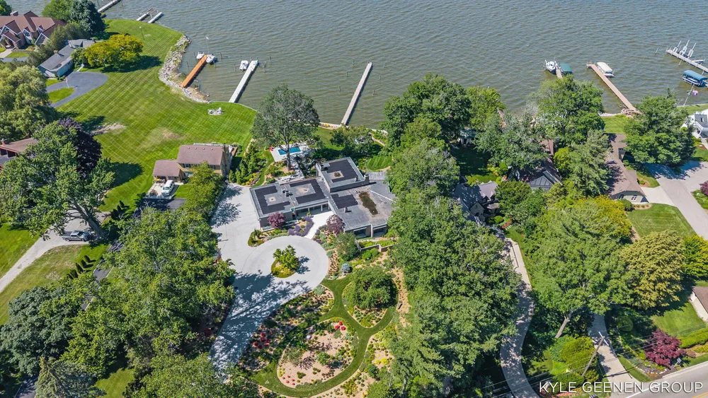 593 Old Macatawa Ct, Holland, MI 49423