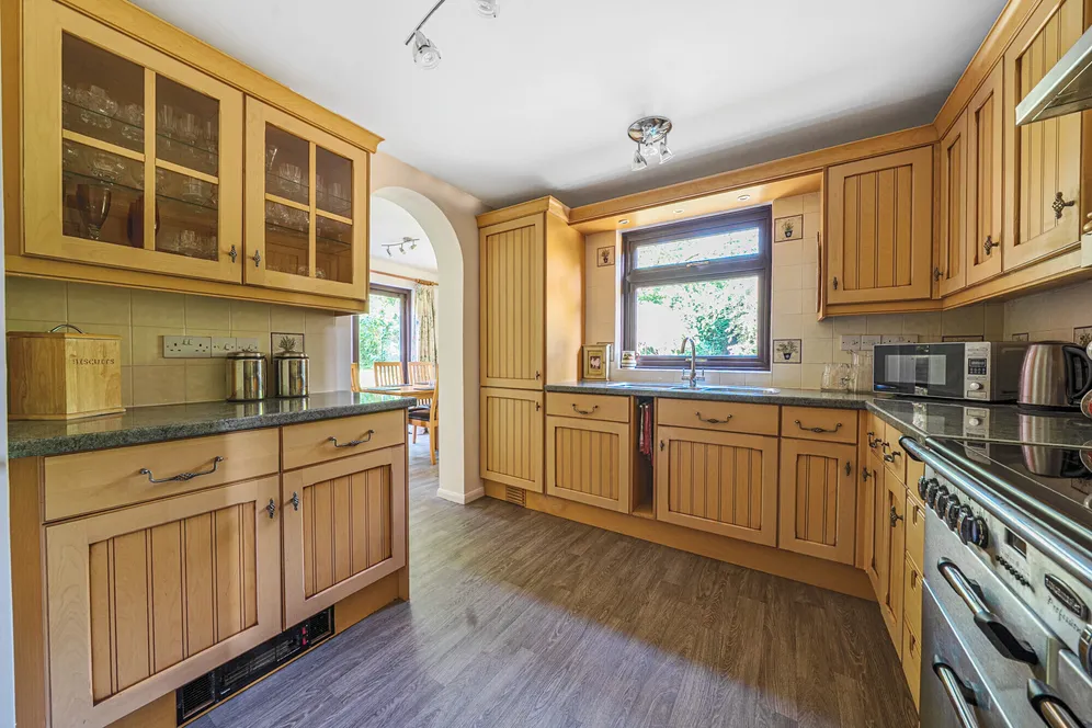 Hughes Close, Marlborough, SN8 photo 2