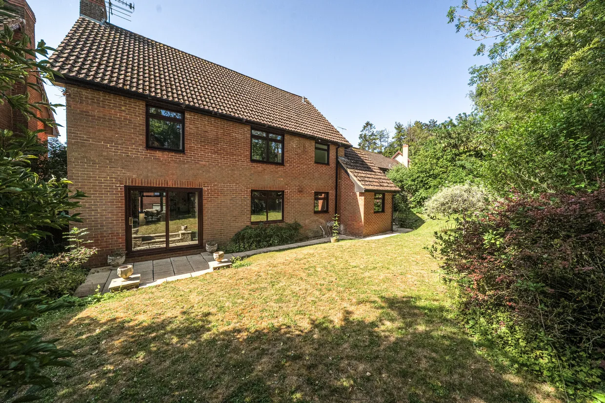 Hughes Close, Marlborough, SN8 photo 3