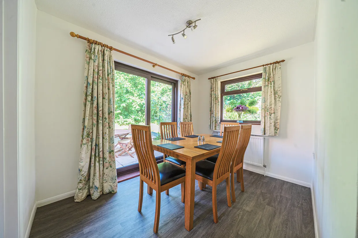 Hughes Close, Marlborough, SN8 photo 4