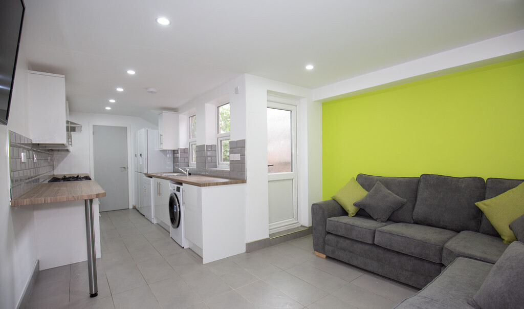 Room 4 of 5, Terry Road, Coventry, CV1 2AZ Image 1