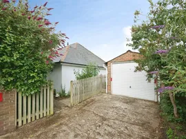 Peartree Lane, Bexhill-On-Sea photo