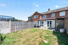 Fountains Avenue, FELTHAM
