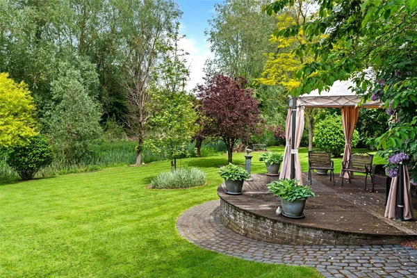 Spring Road, St. Osyth, CO16 photo 52