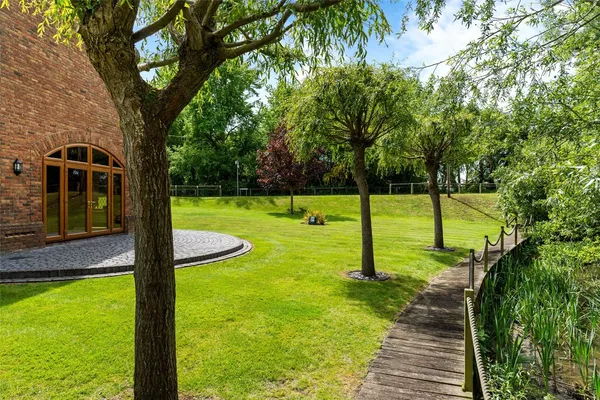 Spring Road, St. Osyth, CO16 photo 54