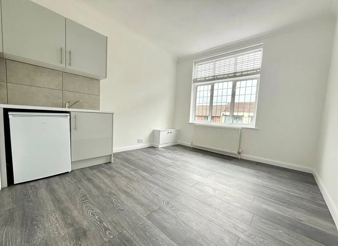 11A Studio 2, Petts Wood, London, BR5