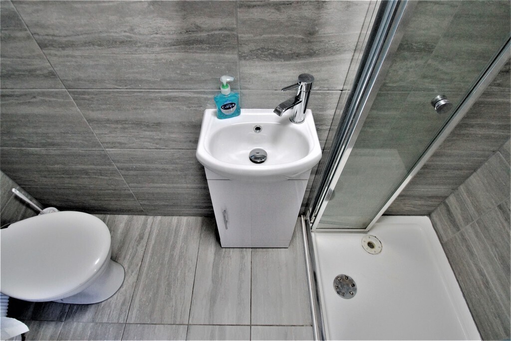 Room 3 of 5, Hollis Road, Coventry, CV3 1AH Image 3