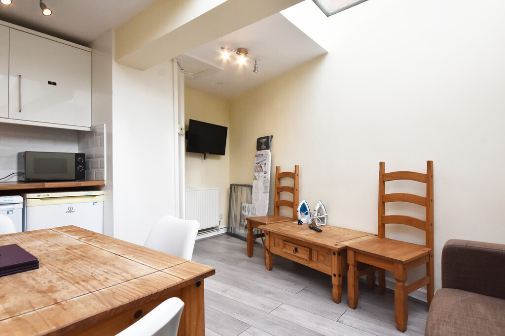 Room 3 of 5, Briton Road, Coventry, CV2 4LF Image 2