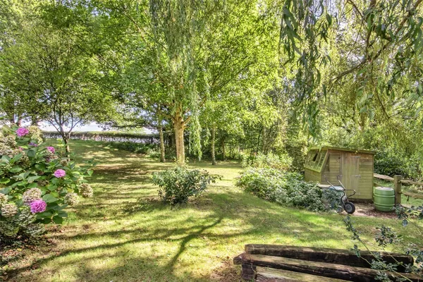Standen Street, Iden Green, Benenden, TN17 photo 19