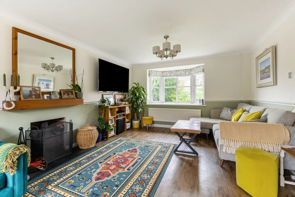 Bircholt Road Liphook GU30 photo 2