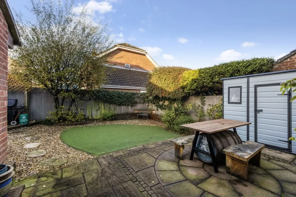 Bircholt Road Liphook GU30 photo 5