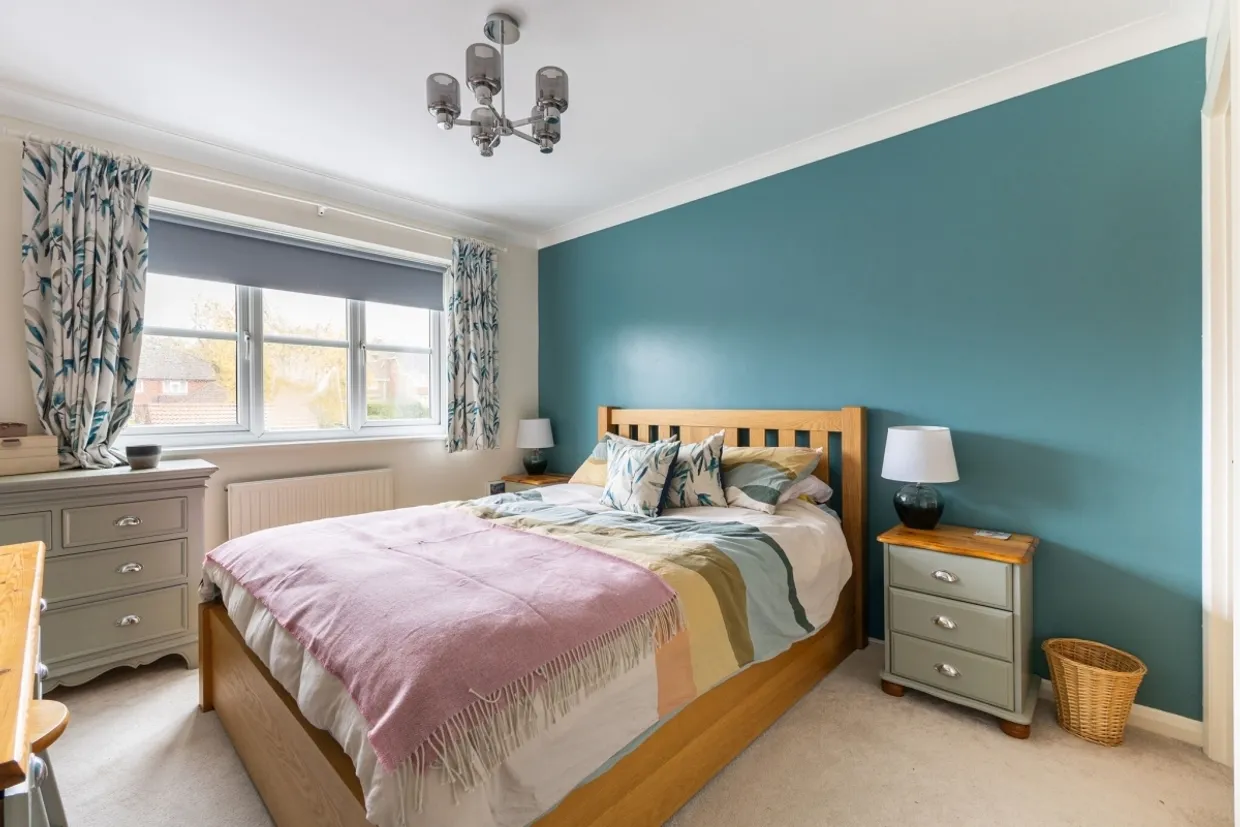 Bircholt Road Liphook GU30 photo 9