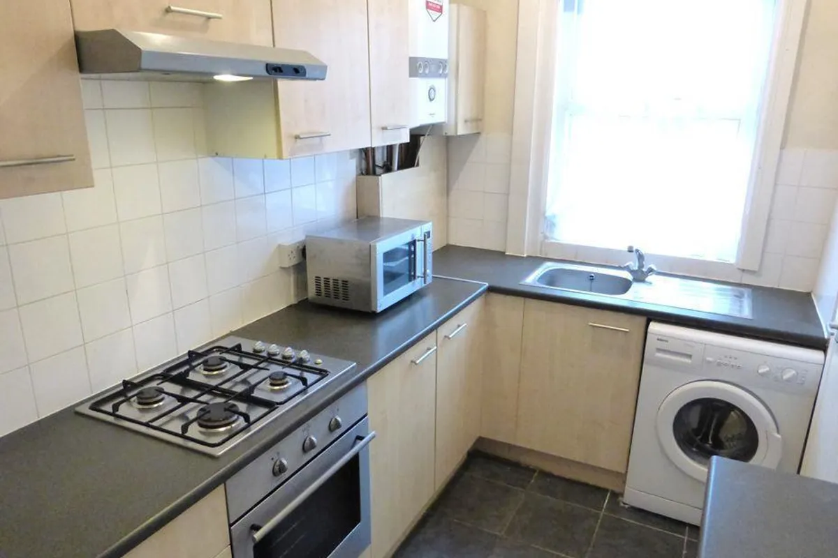 Harold Grove, LEEDS