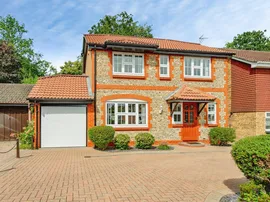 Selbourne Close, Crawley photo