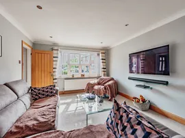 Selbourne Close, Crawley thumb 3