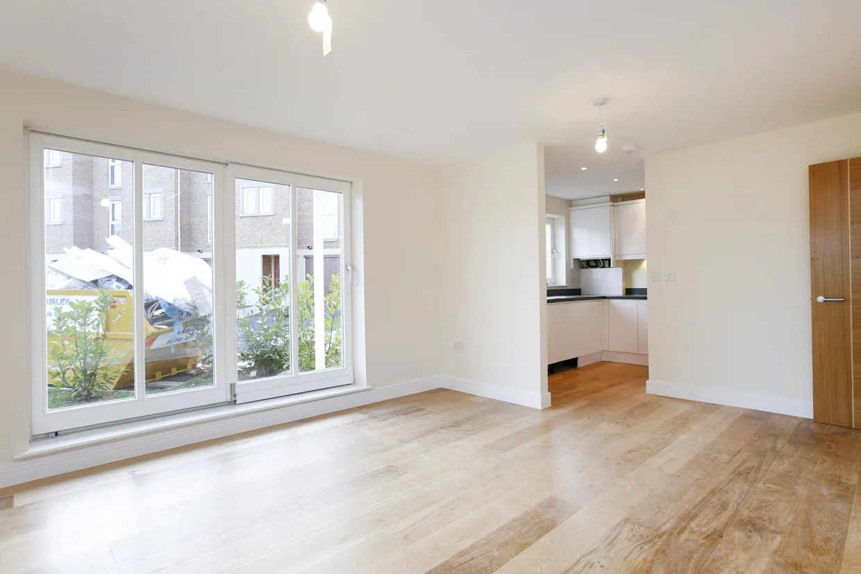 Greenview Drive Raynes Park SW20 photo 2