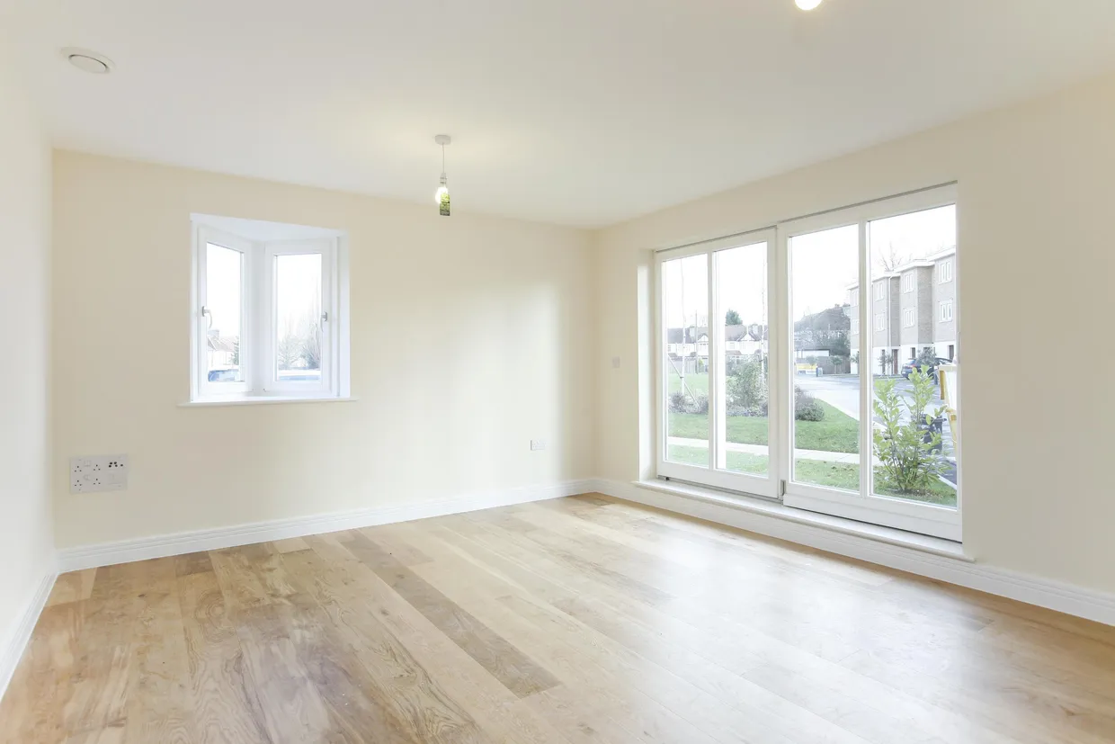Greenview Drive Raynes Park SW20 photo 3