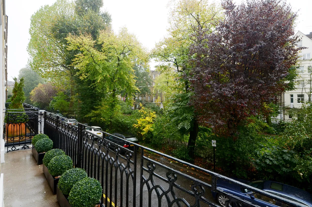 Brompton Square Knightsbridge SW3 photo 1