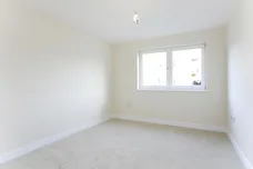 Greenview Drive Raynes Park SW20 photo 4