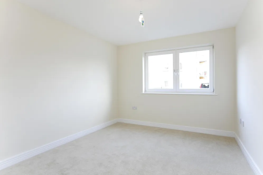 Greenview Drive Raynes Park SW20 photo 4