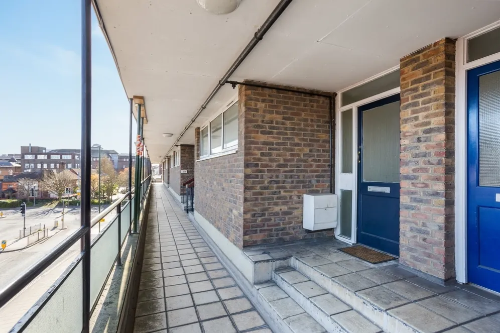 Freshwater Parade Horsham RH12 photo 7